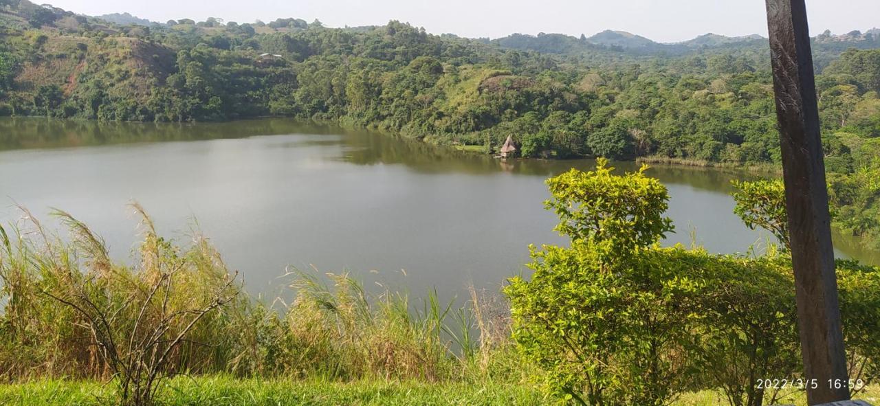 Mwamba Kelele Lodge Fort Portal Extérieur photo